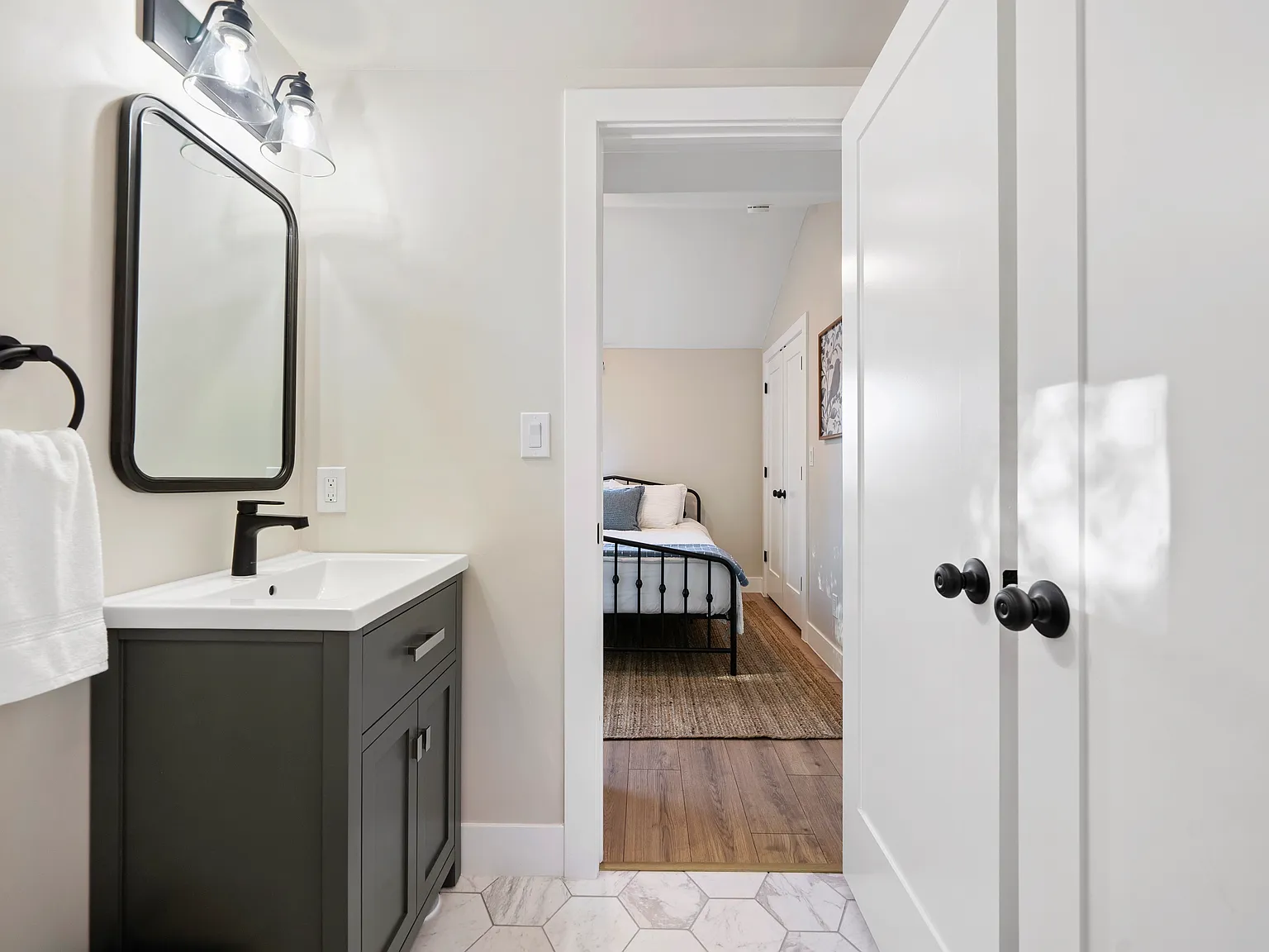2 bed, 642 sqft, $3,500 — Photo 4
