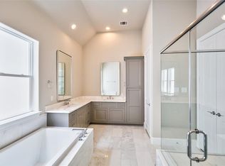 3410 W 12th St, Houston, TX 77008