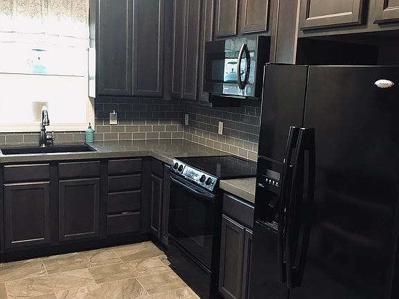 13"6 x 10'6" - ceramic floor