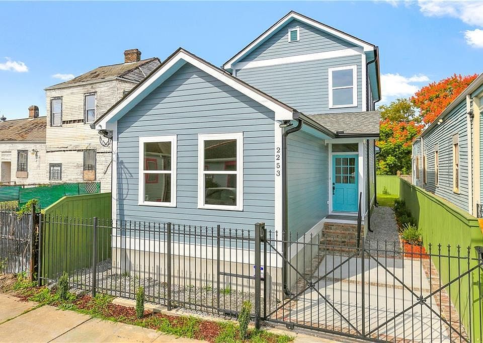 1st image of 2253 N Roman St