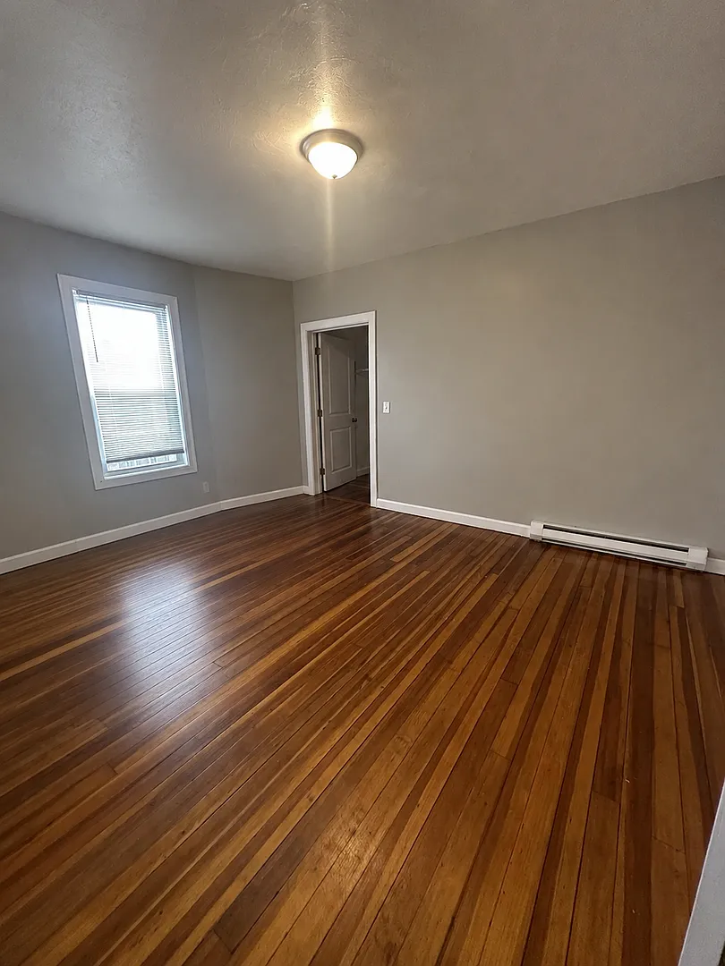 LYNN 2-bad, 1-bath — Photo 4
