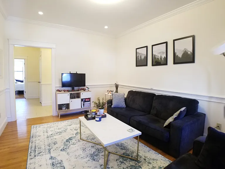 27 Glenville Ave #2D — Photo 6