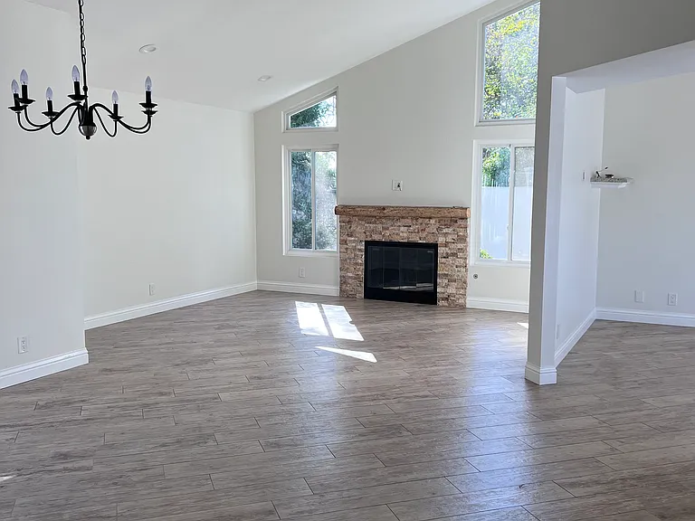 18 Eastlake — Photo 5