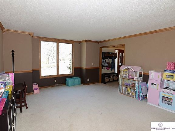 4th image of 16315 Charles Cir
