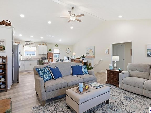 5th image of 421 Turnberry Ct