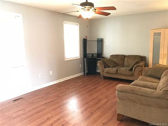 5th image of 2702 Sunset Dr