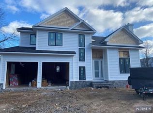 154 7th St, Cresskill, NJ 07626