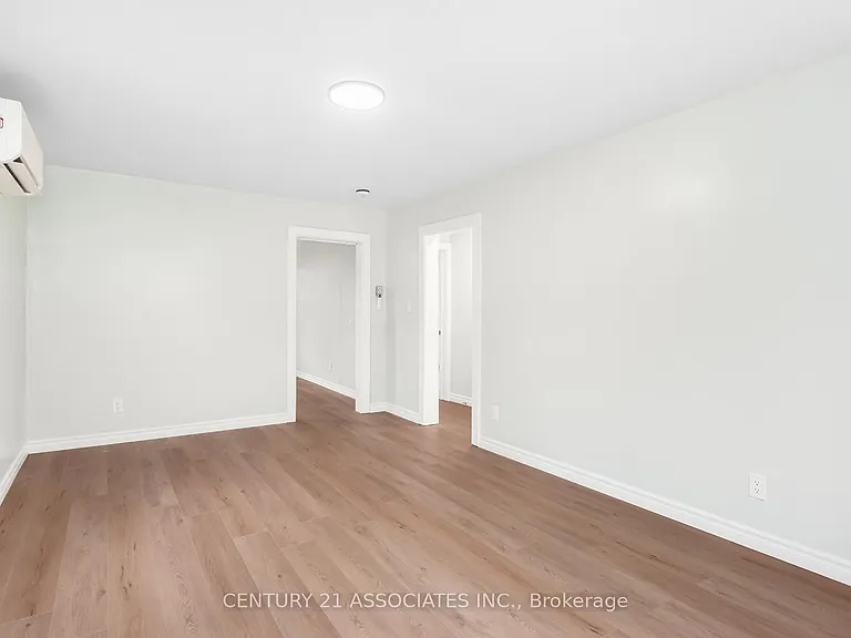 48 King St — Photo 9