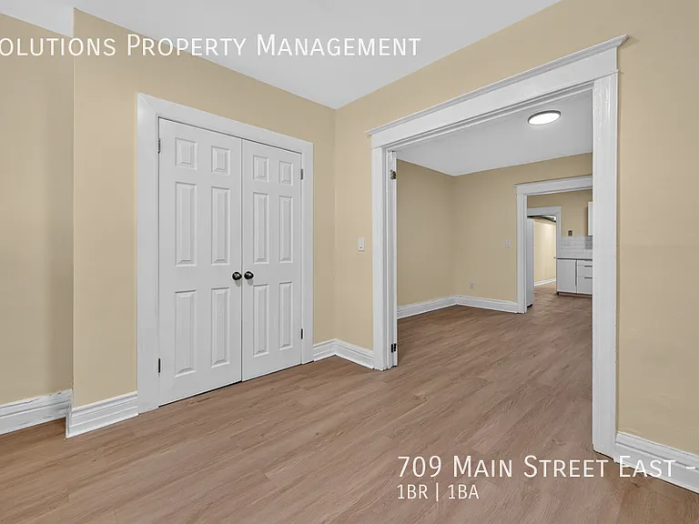709 Main St E #1 — Photo 9