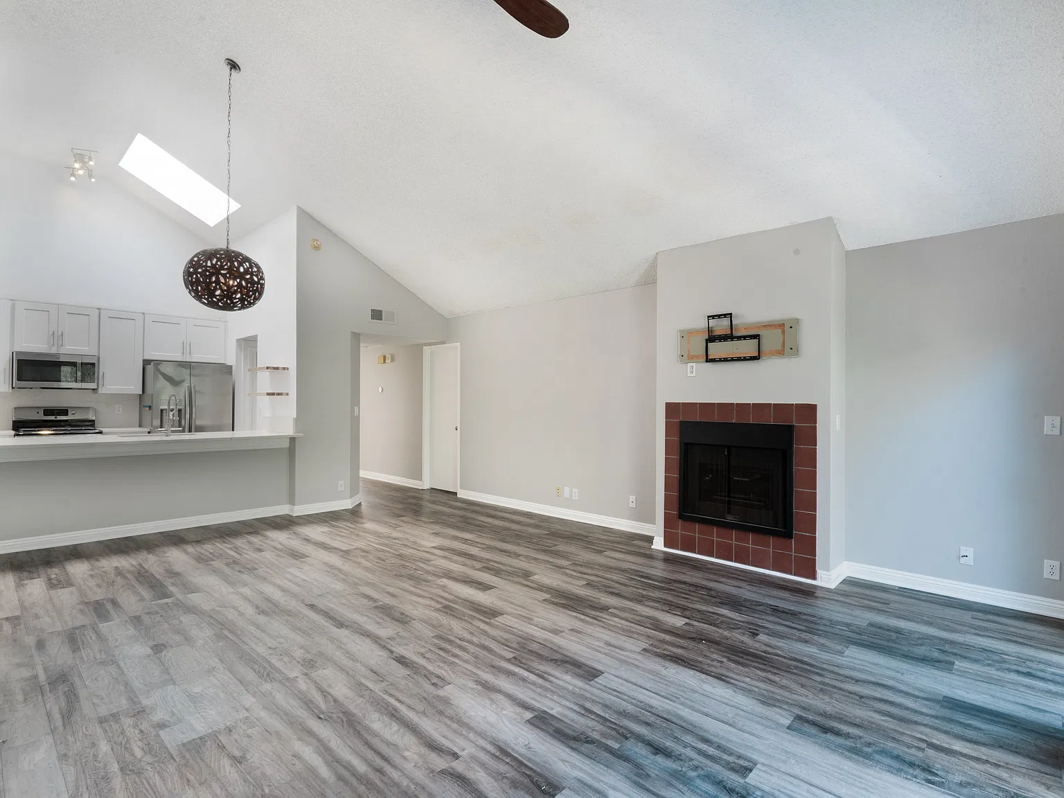 2 bed, 1052 sqft, $3,000 — Photo 4