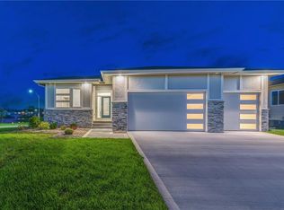 875 NE Badger Ln, Waukee, IA 50263