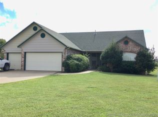 10722 E Canyon Oaks Ct, Claremore, OK 74017