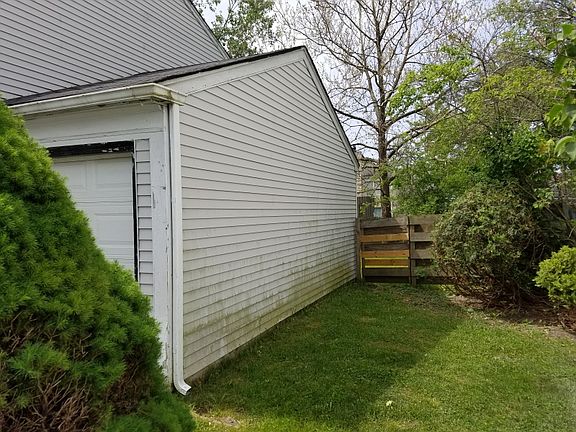 3rd image of 839 W 59th Pl