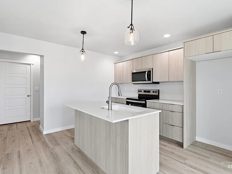 10770 Rutland St — Photo 4