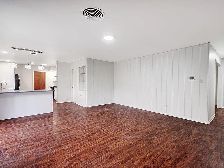 6108 Cherrylawn Cir — Photo 8