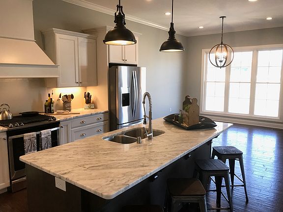 3rd image of 210 Forest Ridge Cv