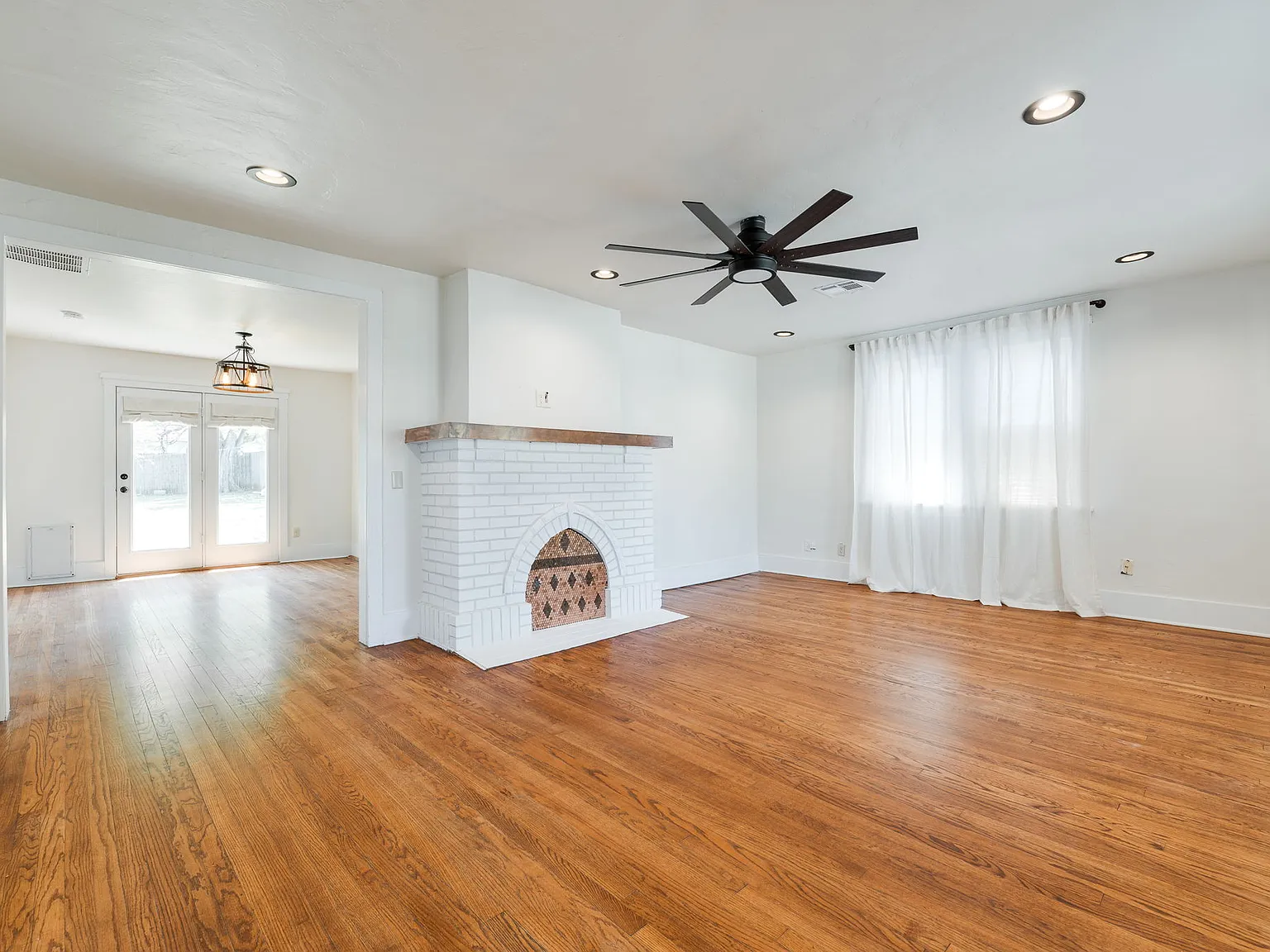 2 bed, 1080 sqft, $1,825 — Photo 4