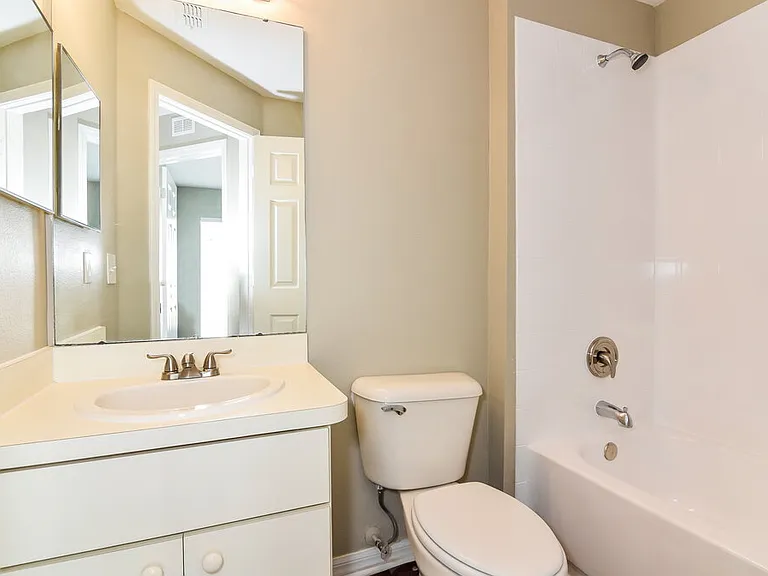 7556 Oxford Garden Cir — Photo 14