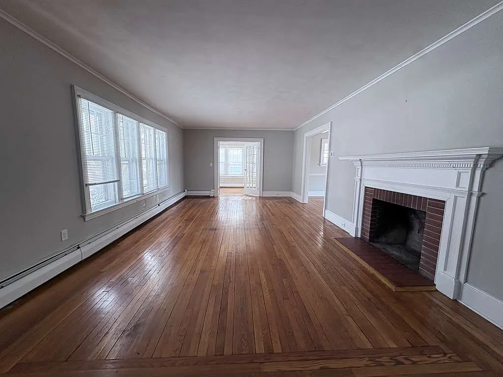 4 bed, 1.5 bath, $3,150 — Photo 3