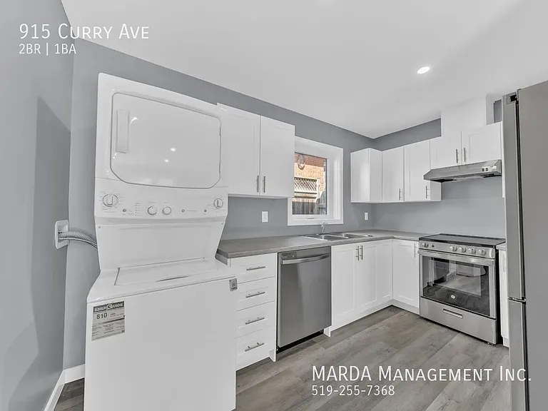 915 Curry Ave — Photo 4