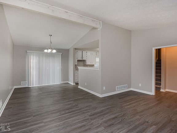 4th image of 3985 Woodland Cir