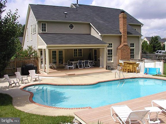 4th image of 125 Longfellow Dr
