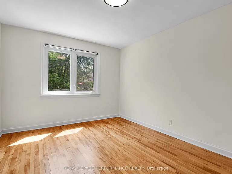 2243 Hillary Ave — Photo 13