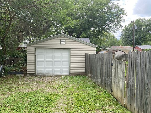 3rd image of 160 N 8th St