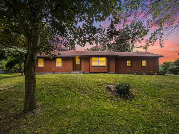 1326 Liebeck Rd, Chelsea, MI 48118