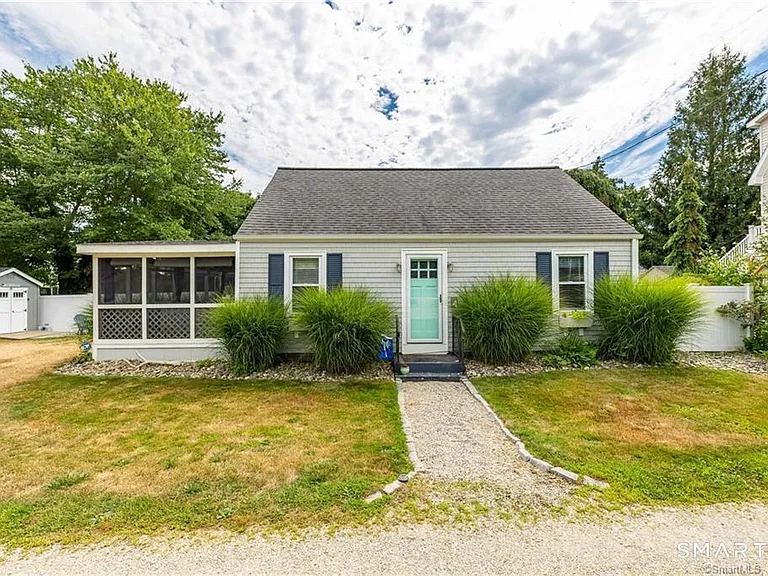 4 Elinor Rd — Photo 1