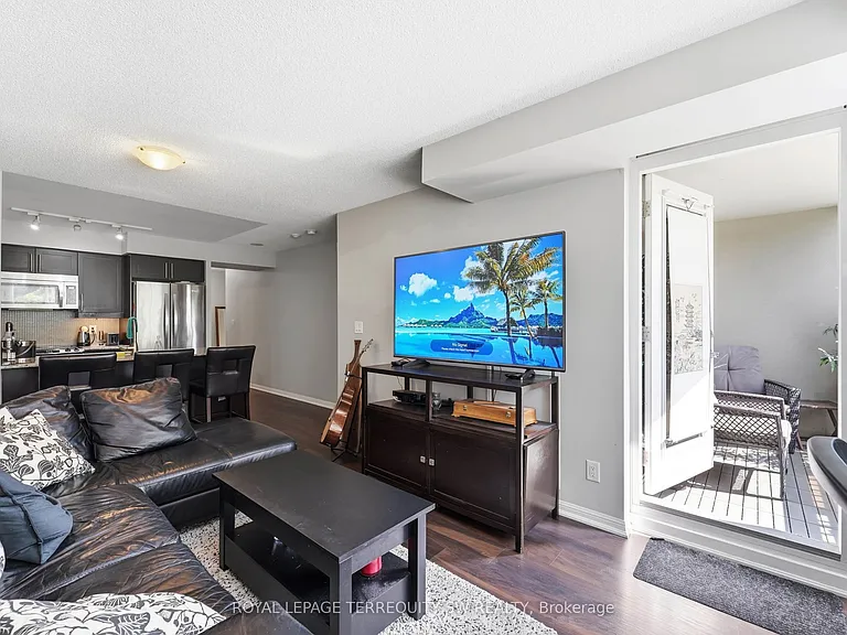 35 Bastion St #513 — Photo 8