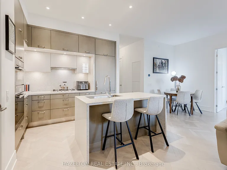 455 Wellington St W #301 — Photo 10