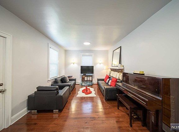 3rd image of 505 Broad Ave