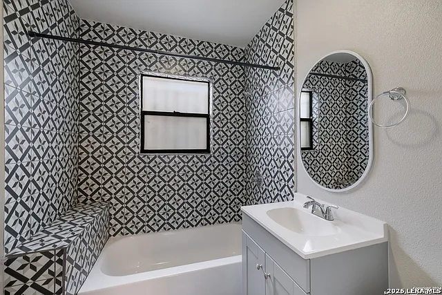 325 S Hackberry St — Photo 12