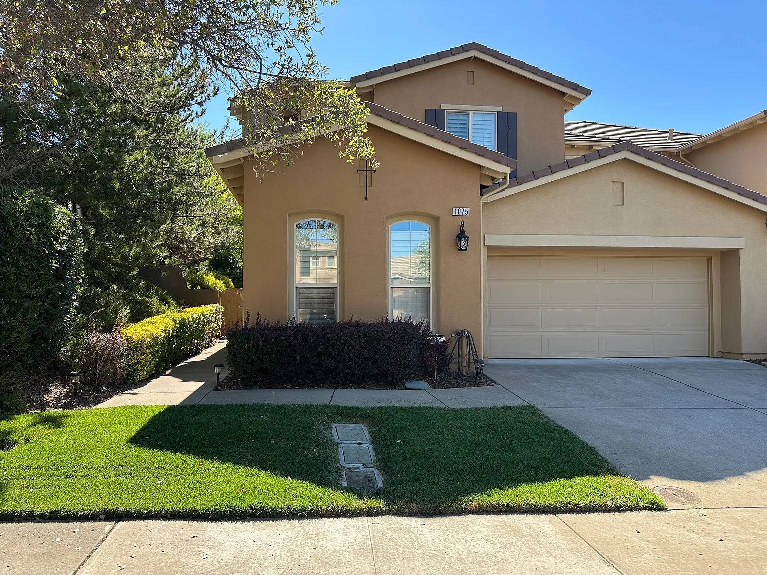 3 bed, 2484 sqft, $4,700 — Photo 1
