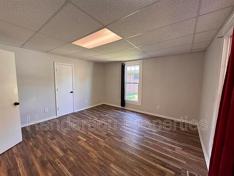 3 bed, 1.0 bath, 1347 sqft, $1,450 — Photo 4
