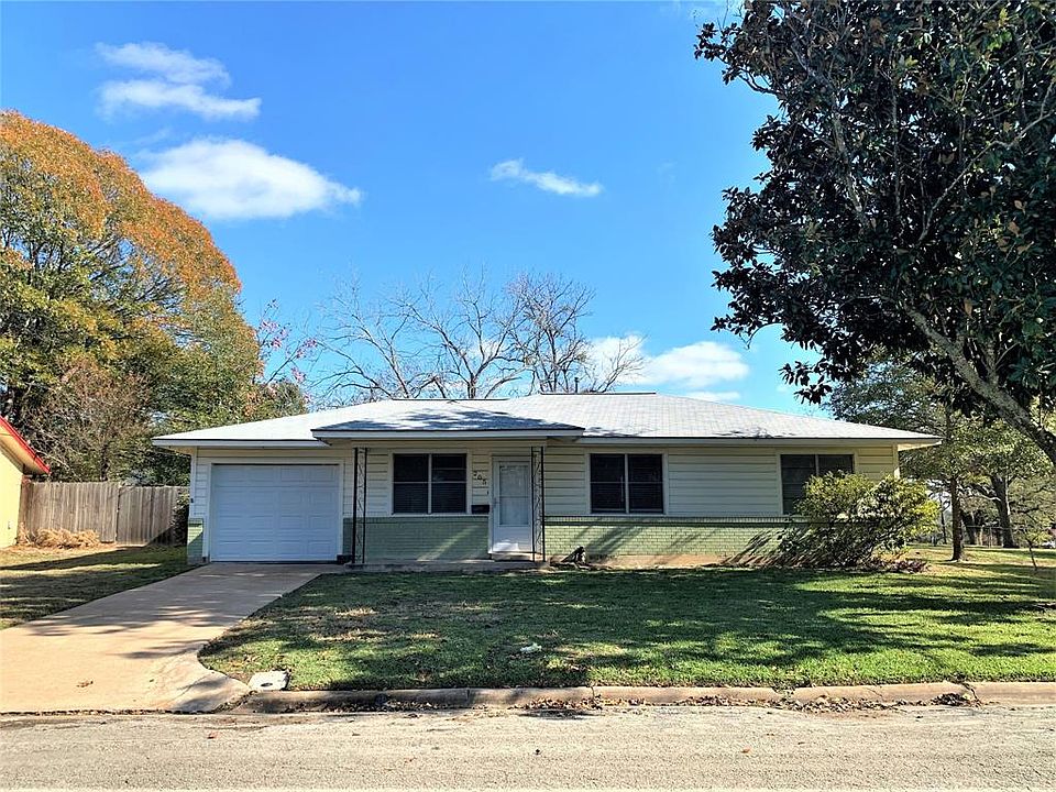 1st image of 205 Cornish Dr