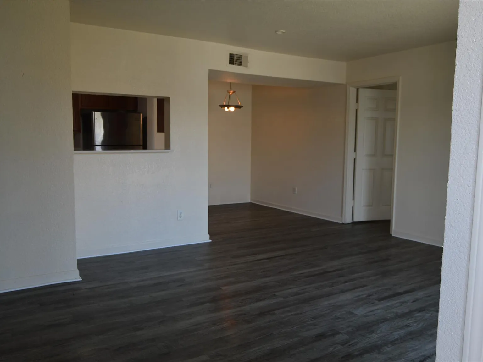 2 bed, 2.0 bath, 937 sqft, $1,300 — Photo 4