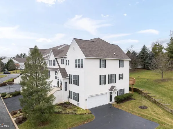 706 Whispering Brooke Dr #706, Newtown Square, PA 19073