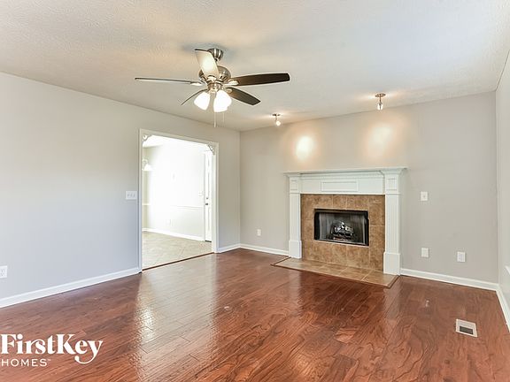 3rd image of 122 Guinevere Ct