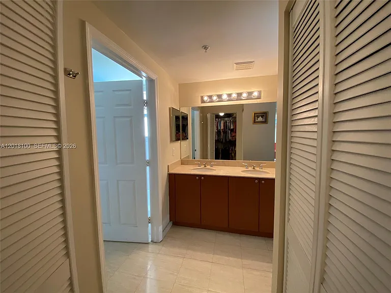2425 SW 27th Ave #1008 — Photo 19