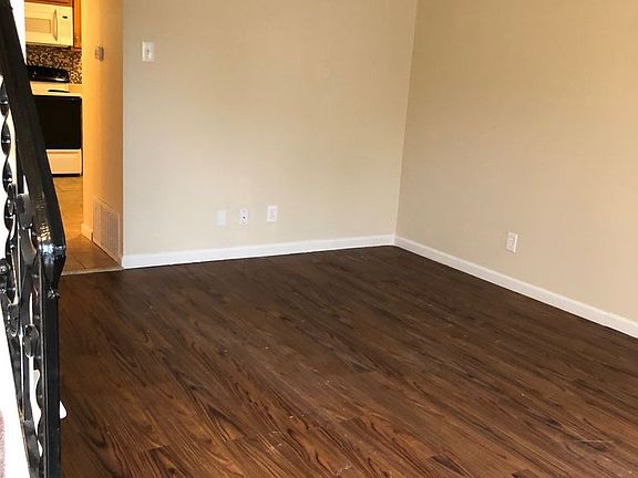 2nd image of 605 Blumhoff Ave #623