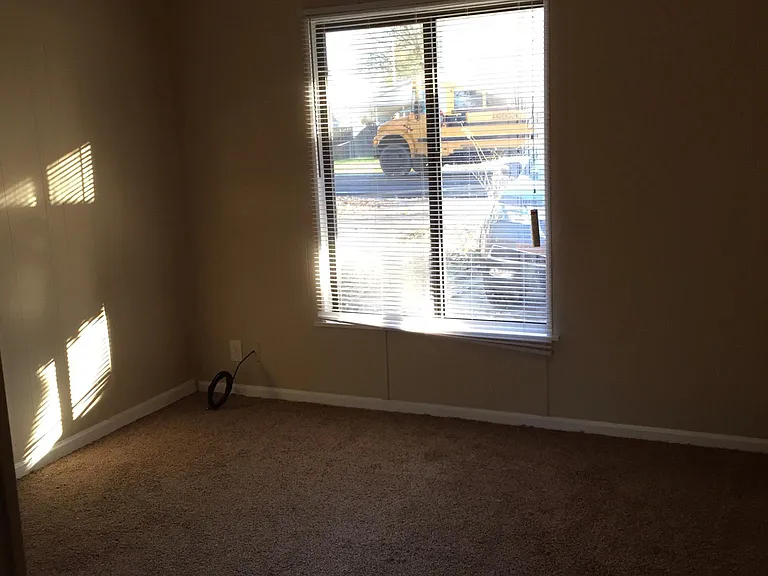 2408 E 8th St — Photo 12