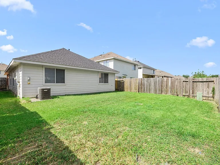 2746 Grahamwood Ln — Photo 18