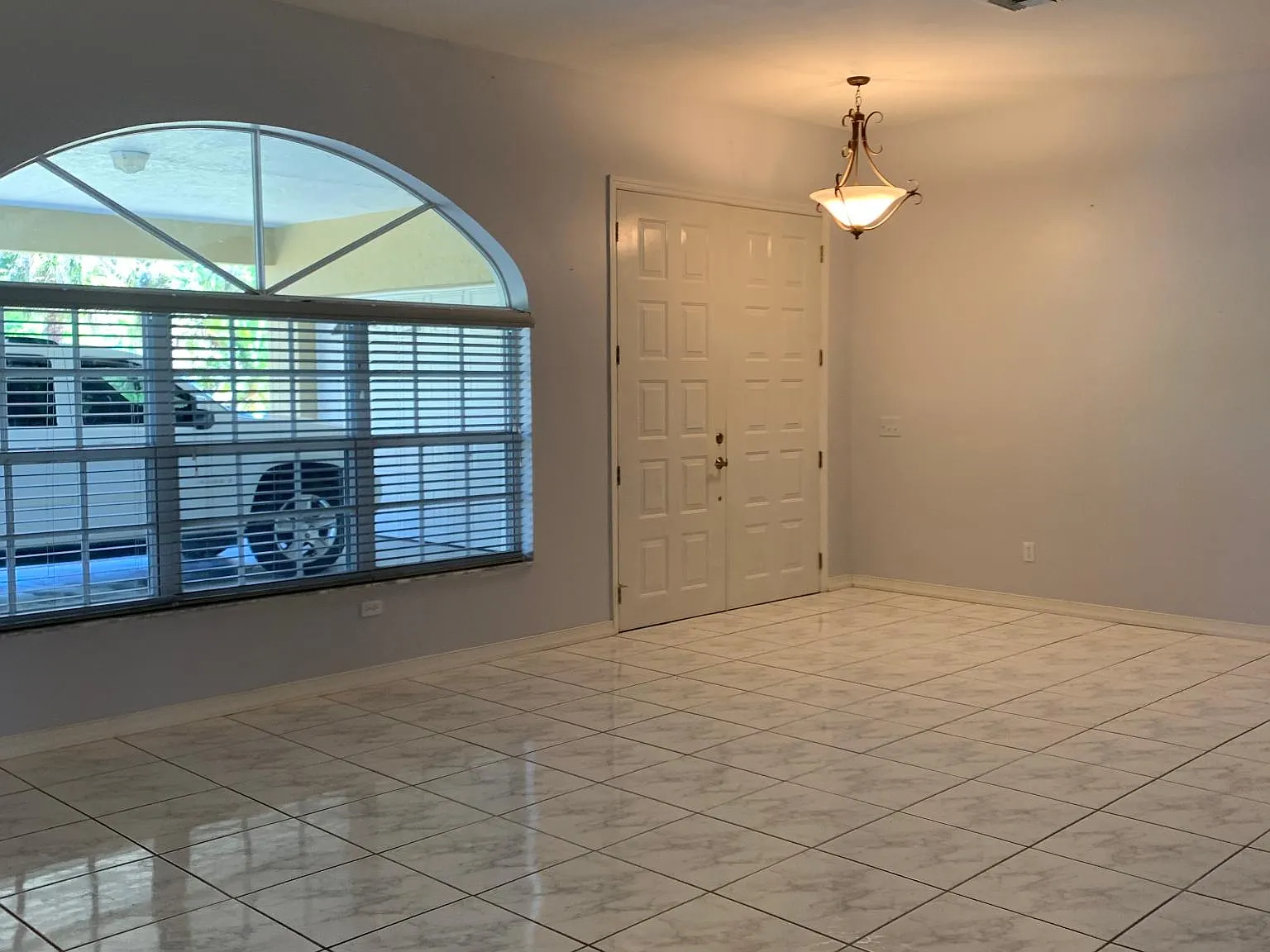 3 bed, 1975 sqft, $3,500 — Photo 3