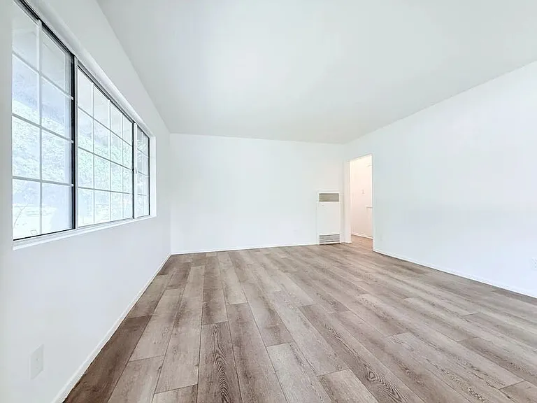 10565 Camarillo St — Photo 2