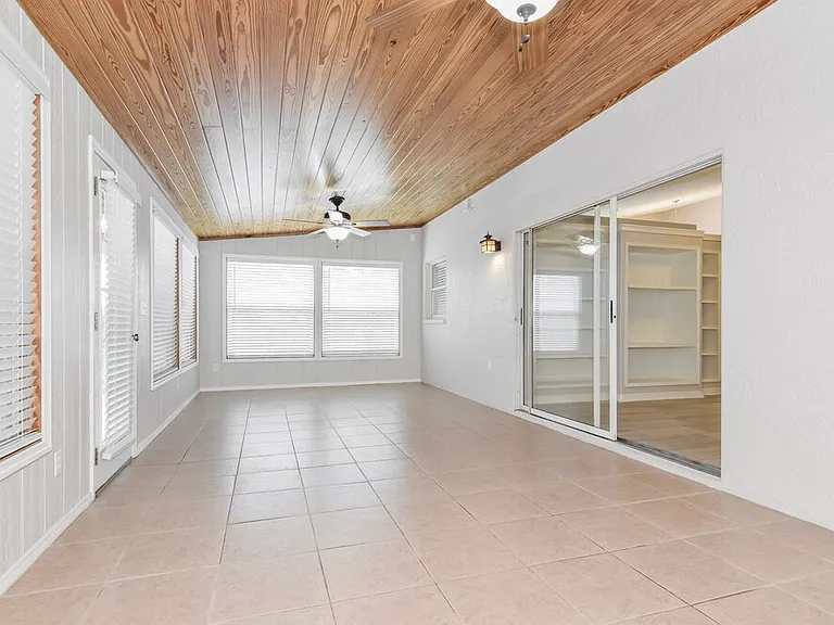 26808 Haverhill Dr — Photo 14