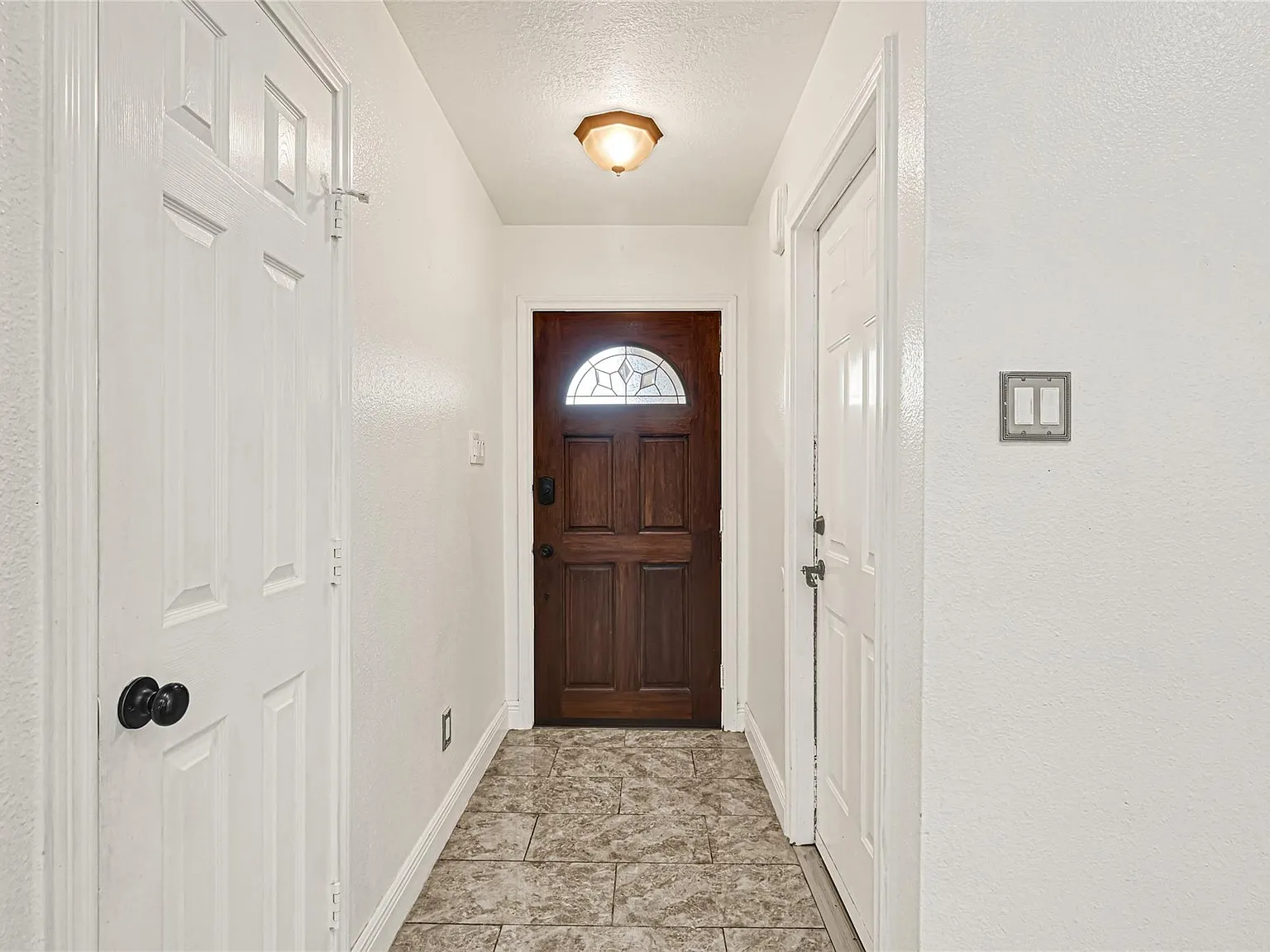 3 bed, 2.0 bath, 1481 sqft, $2,000 — Photo 3