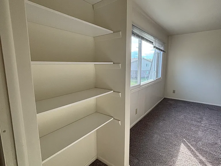 112 W Falls Rd — Photo 13