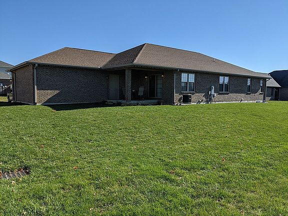 3rd image of 715 S Mossberg Ct